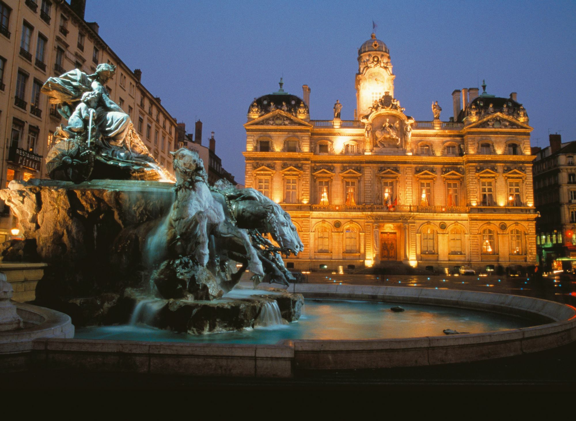Апартаменты The Thonet House - A Luxury Historic Collection Лион Экстерьер фото